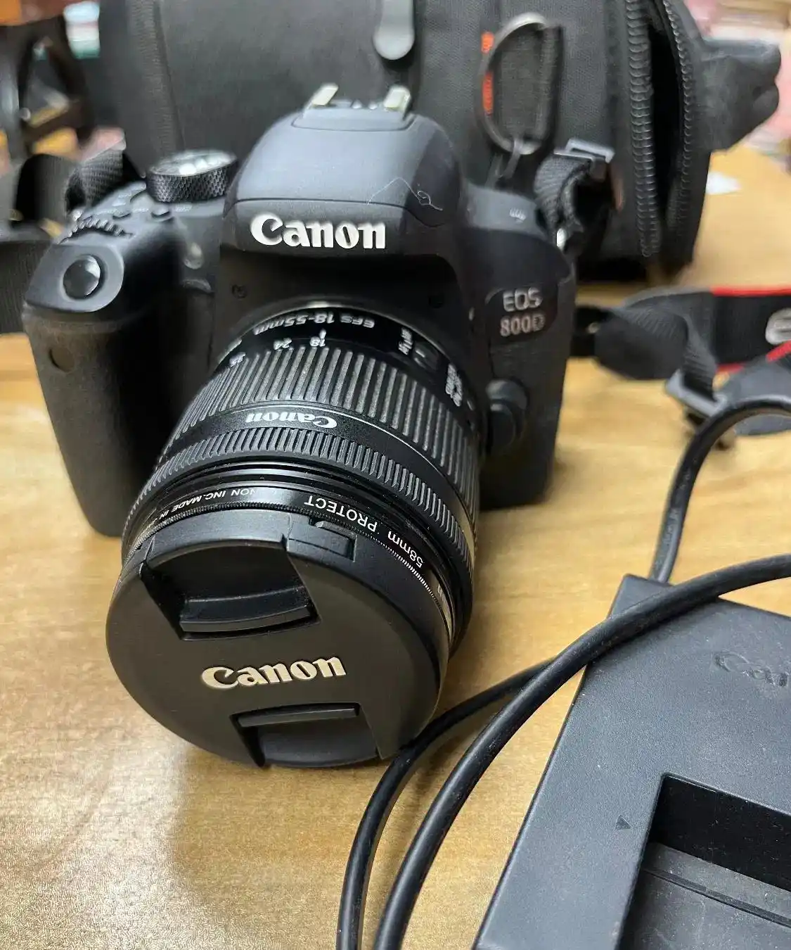 دوربین عکاسی کنون 800D دست دو