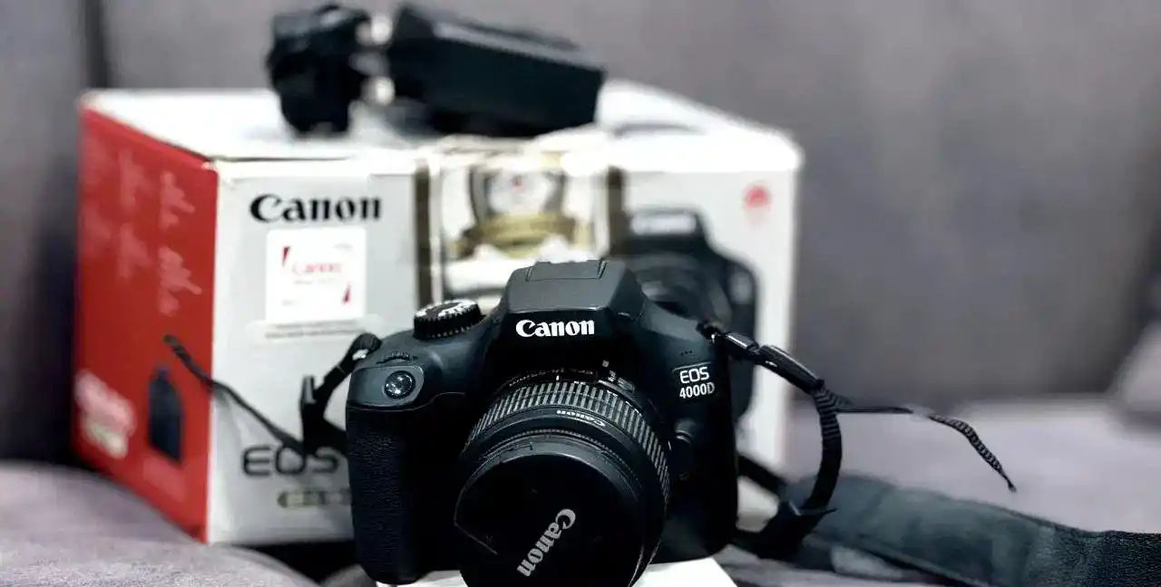 دوربین Canon 4000D دست دو