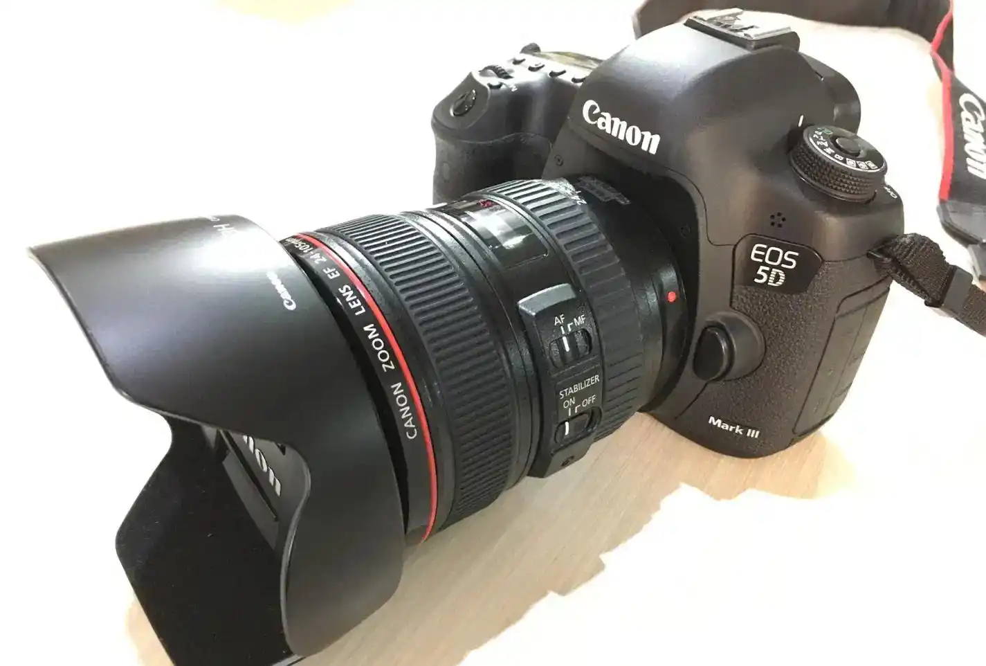 دوربین کانن 5d مارک 3 در حد آک دست دو