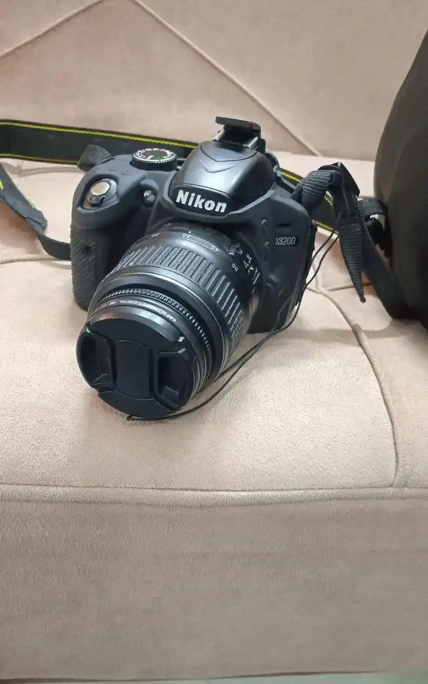 دوربین  عکاسی و فیلم برداری کانن ۳۲۰۰ دست دو