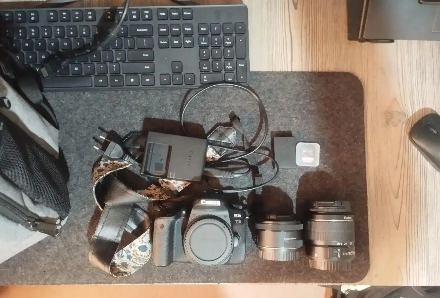 دوربین کنون 77D همراه لوازم دست دو