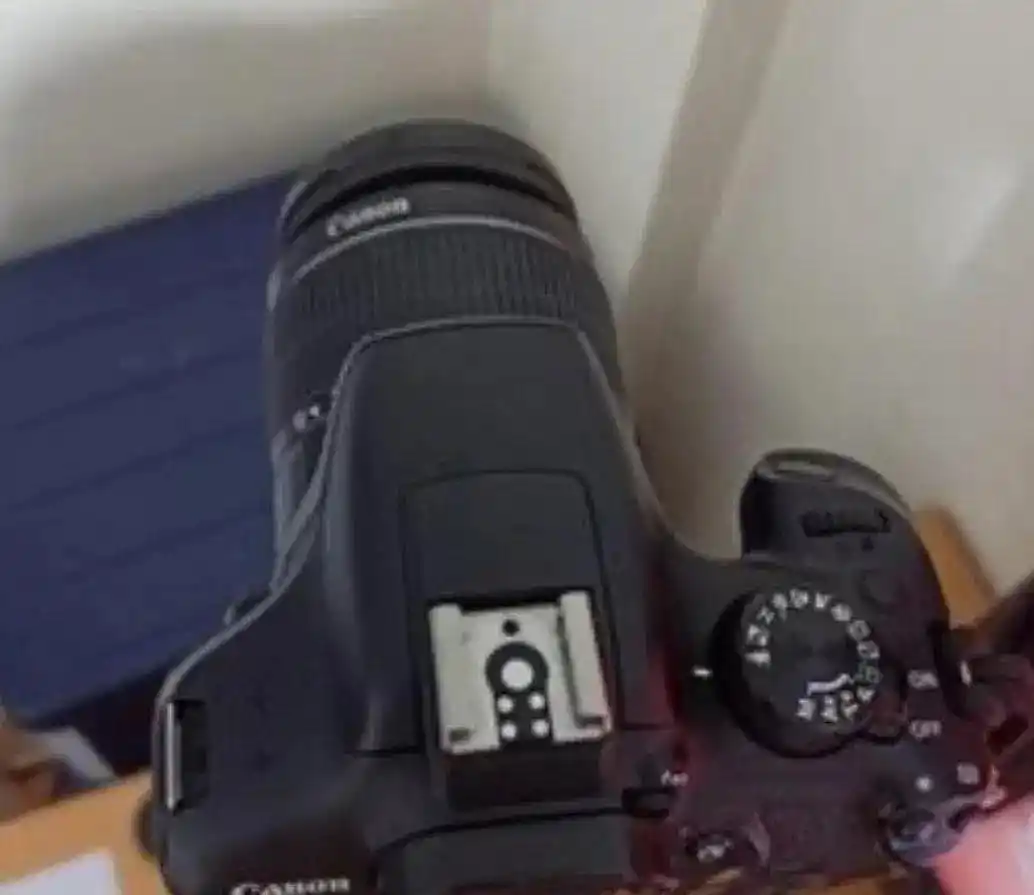 دوربین کنون۱۳۰۰d دست دو