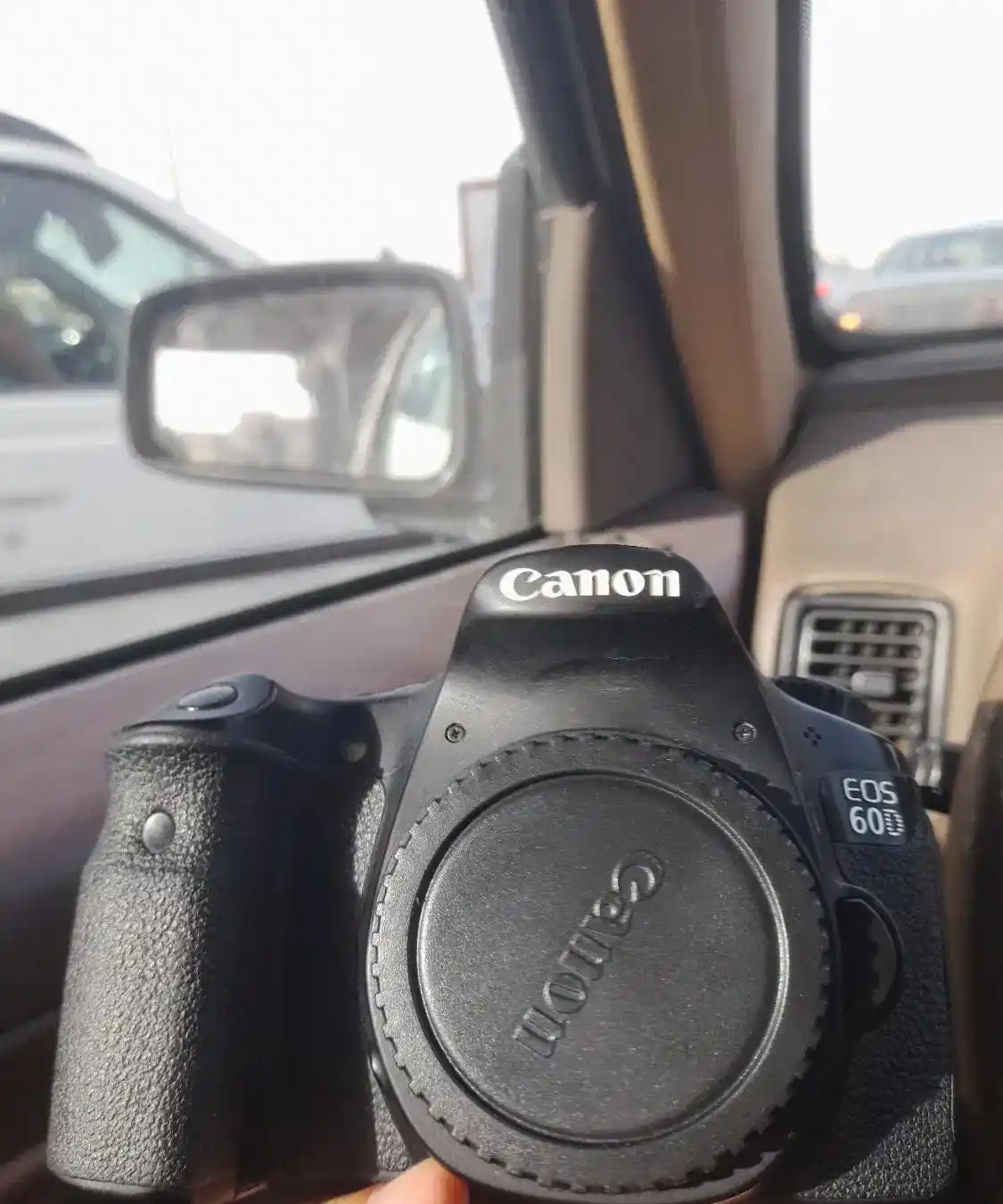 دوربین کنون 60D دست دو