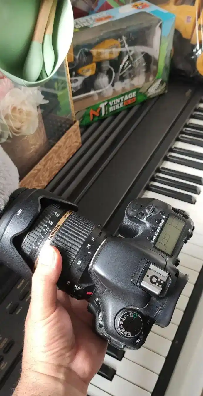 دوربین عکاسی 7D دست دو