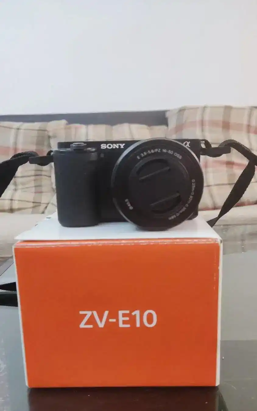 دوربین سونی ZV-E10 همراه با لنز ۱۶-۵۰ دست دو