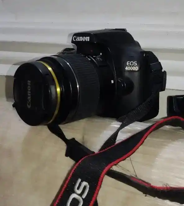 دوربین کنون 4000D دست دو