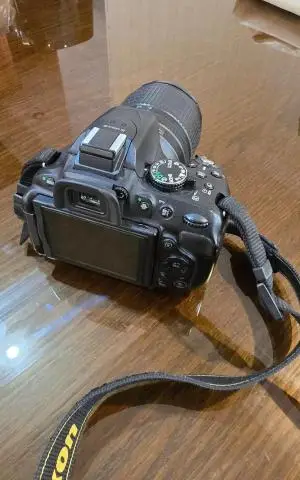 nikon D5200 نیکونD5200 بالنز 55-200 دست دوم