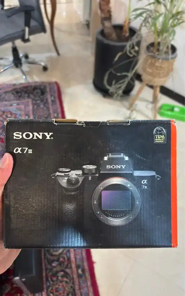 دوربین فول‌فریم Sony A7 III آلفا ۷ مارک ۳ دست دو