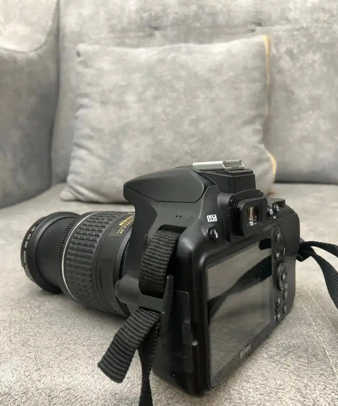 دوربین نیکون d3500 دست دو