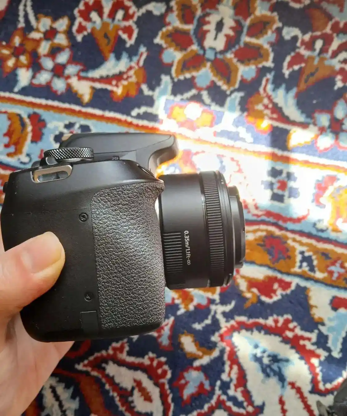 دوربین ۲۰۰۰d IS II دست دو