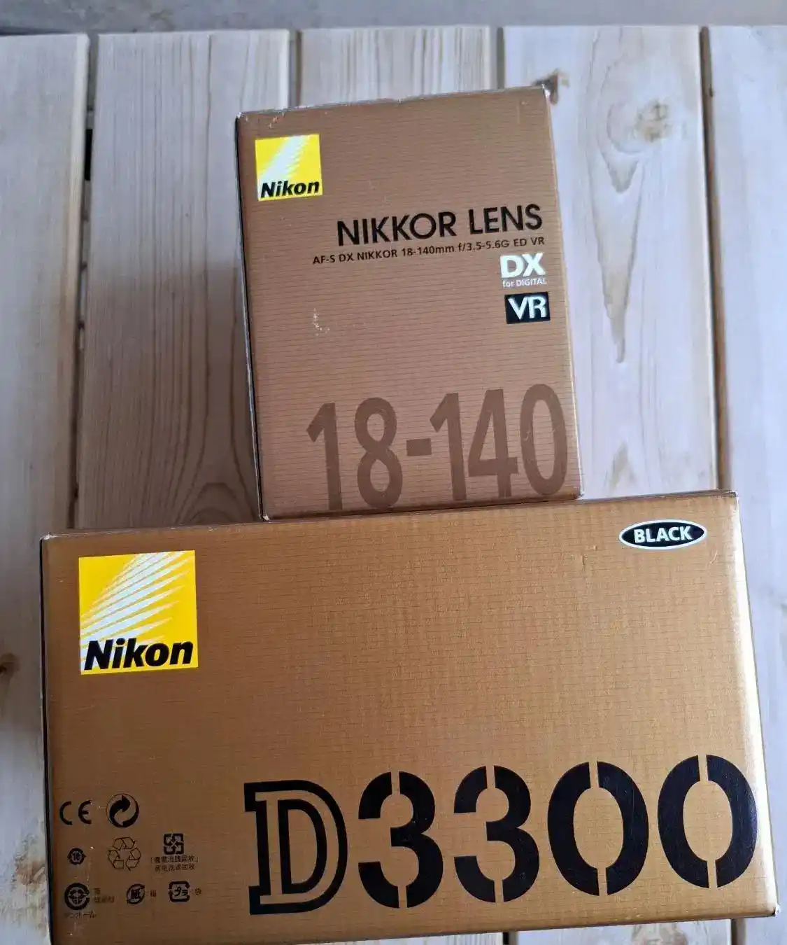 دوربین نیکون با لنز 140-18 با لوازم در حد آکبند دست دو