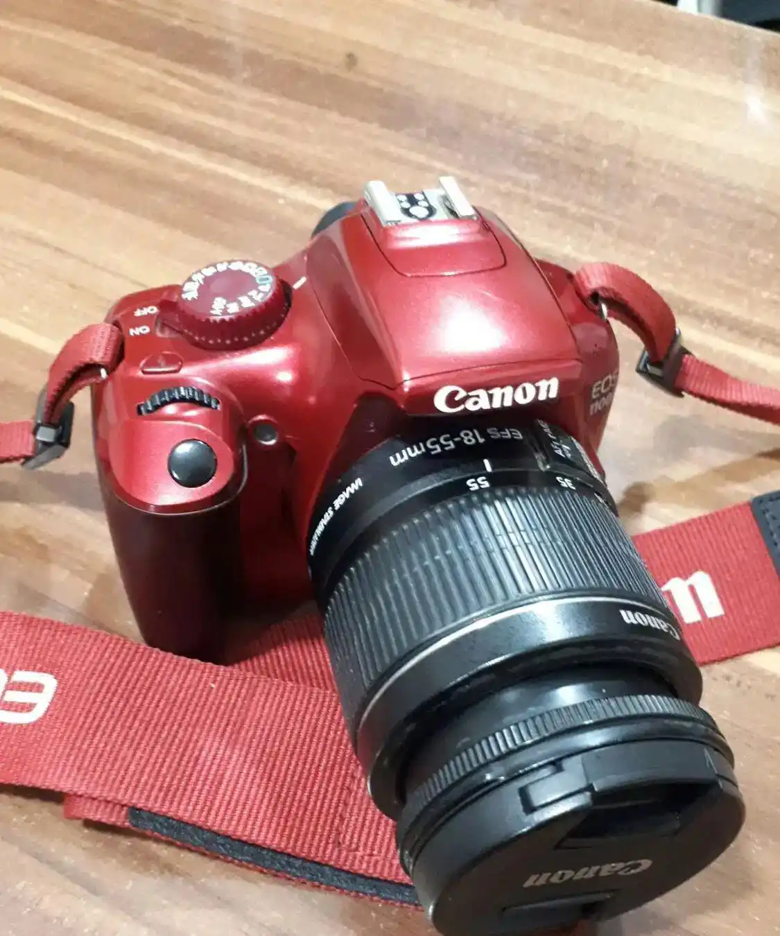 دوربین کانن  ۱۱۰۰d دست دو