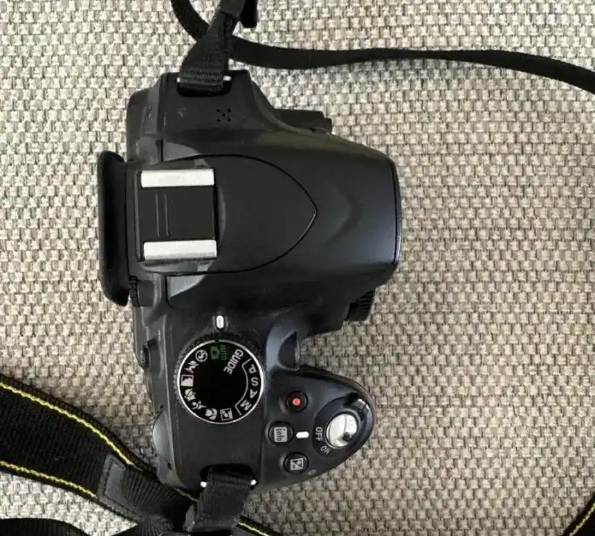 دوربین عکاسی D3200 کم کارکرد دست دو