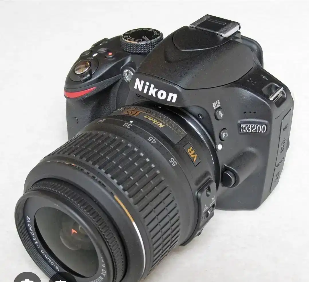 دوربین نیکون Nikon D3200 دست دو