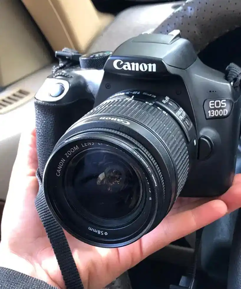 دوربین کنون1300D دست دو