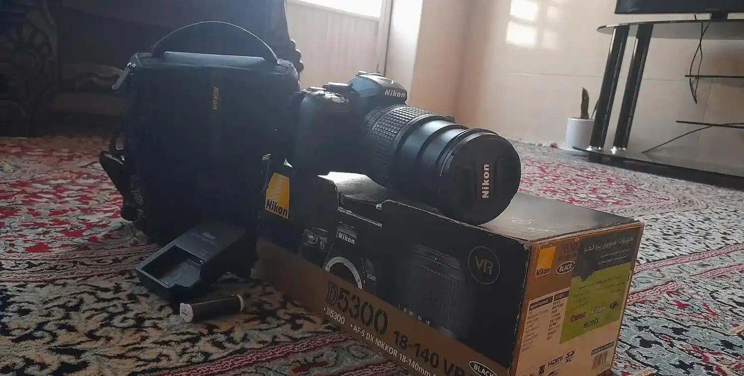 دوربین عکاسی نیکون ۵۳۰۰Dدرحد نو۱۰Kشات با کل لوازم دست دو