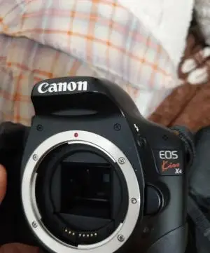 دوربین حرفه ای کانن kiss x4 دست دوم