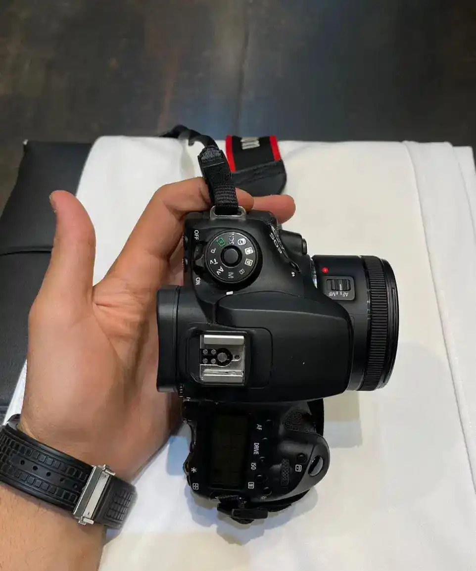 دوربین cannon 90Dبه همراه لنز 50mm دست دو