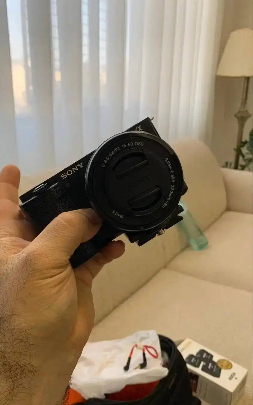 دوربین سونی zve-10 دست دو