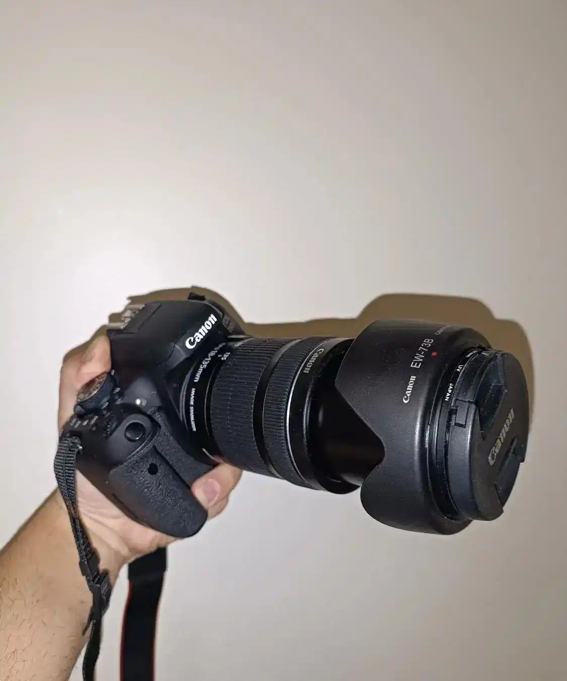 دوربین عکاسی 750d canon لنز ۱۸-۱۳۵ نو دست دو