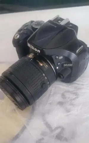 nikon D5200 نیکونD5200 بالنز 55-200 دست دوم