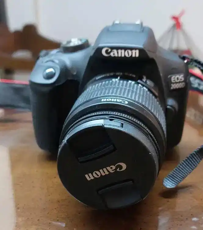 دوربین عکاسی و فیلم برداریcanonD2000 دست دو