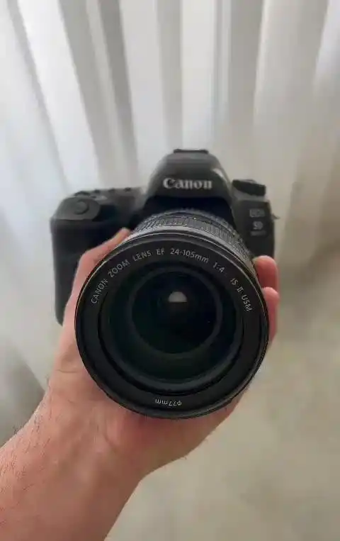 دوربین کانن 5d مارک 4 دست دو