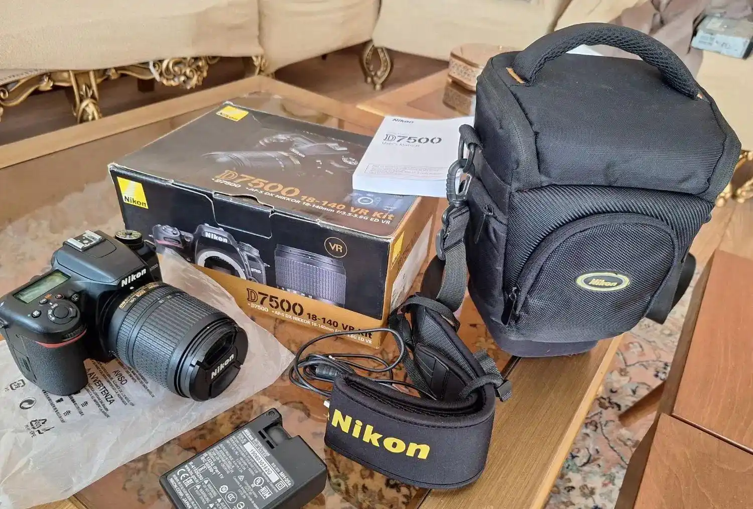 دوربین Nikon D7500 دست دو