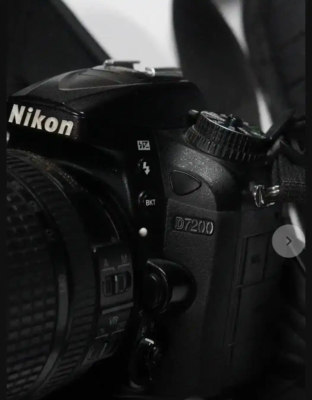 نیکون۷۲۰۰ دست دو