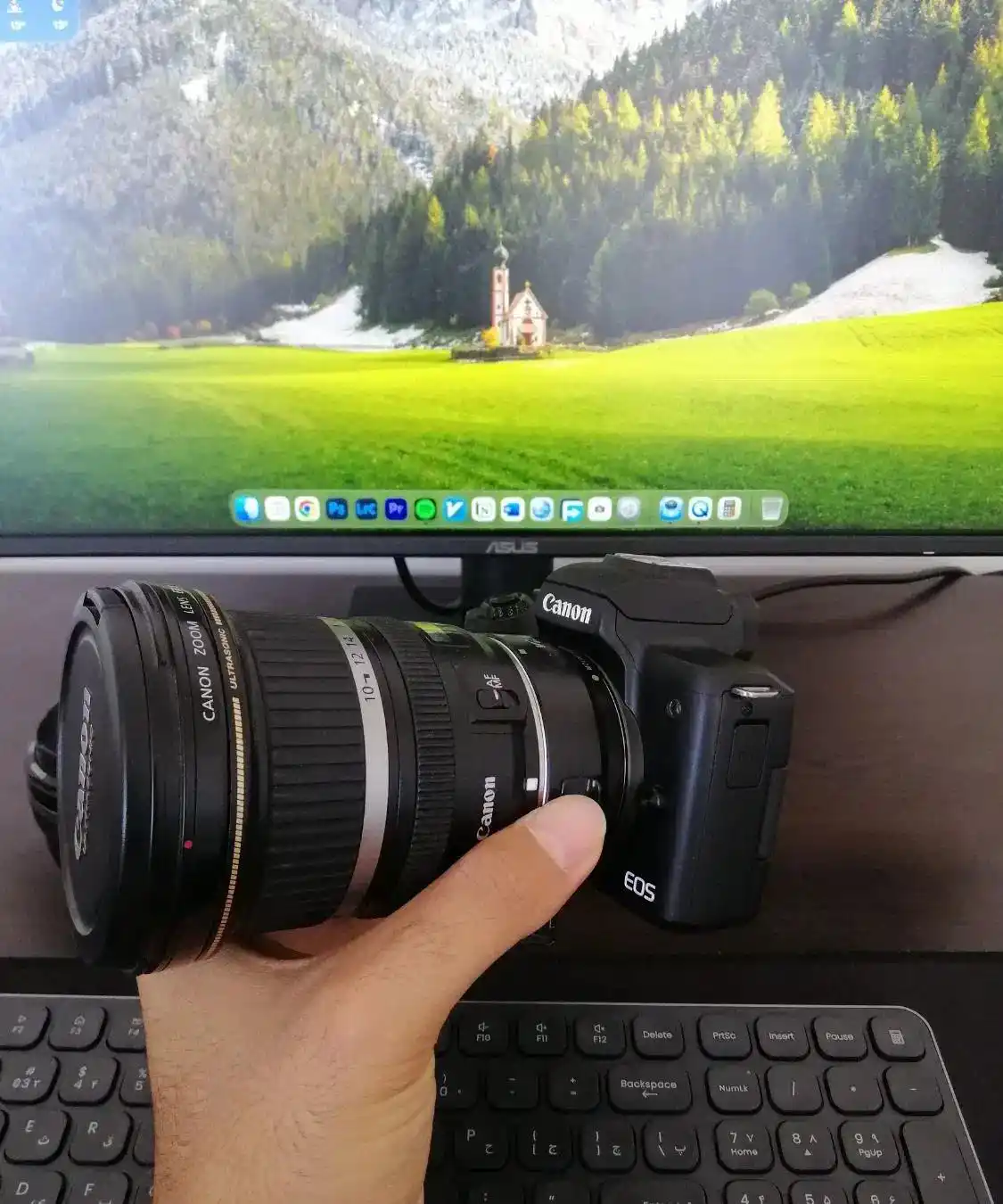 کنون m50 مارک 2 با لنز 10-22 و 50 f1.4 دست دو