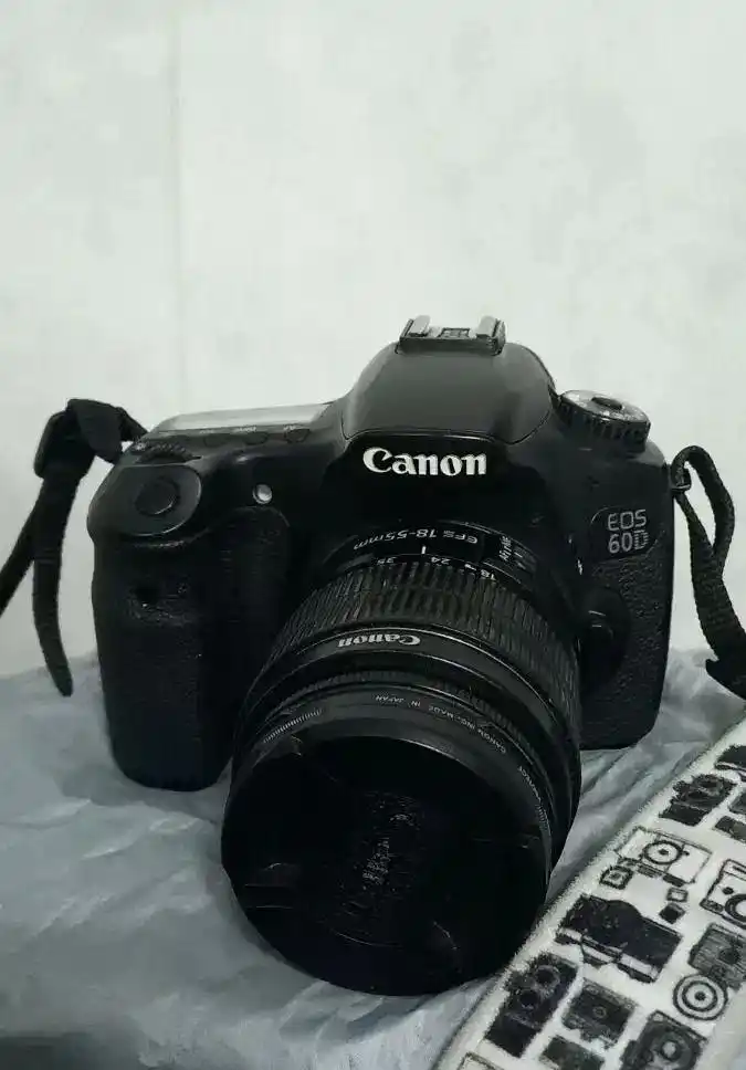 دوربین 60d canon دست دو