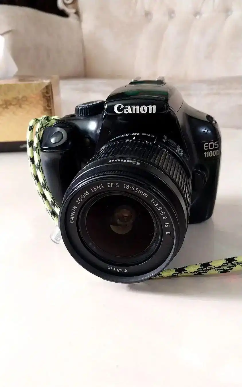 دوربین 1100d دست دو