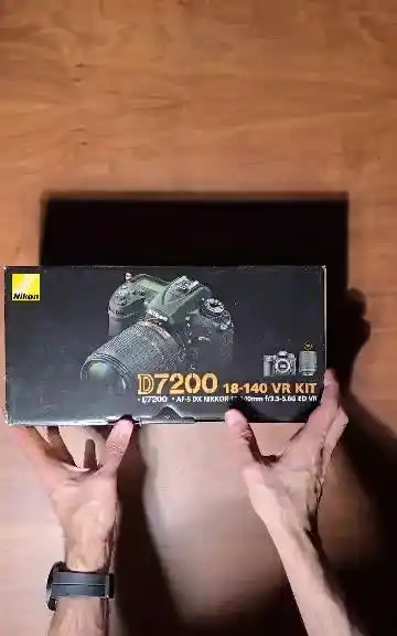 دوربین Nikon D7200 دست دو