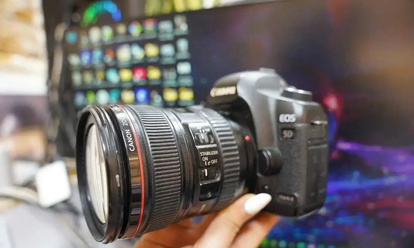 Canon 5D Mark II with 24-105mm دست دو