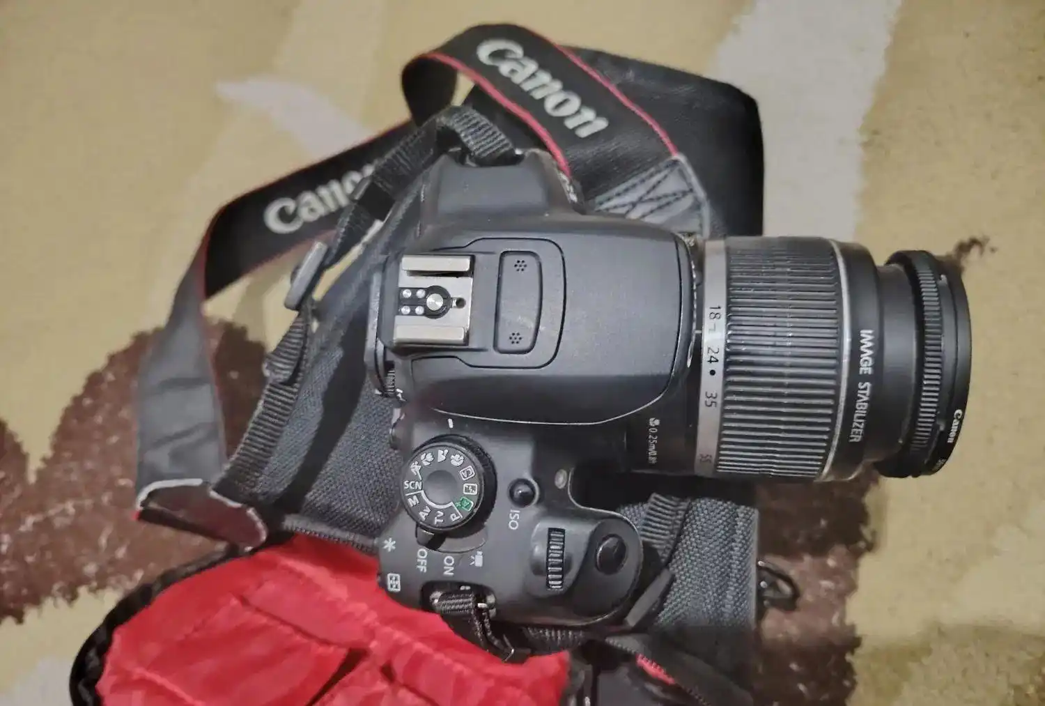 دوربین 700d دست دو