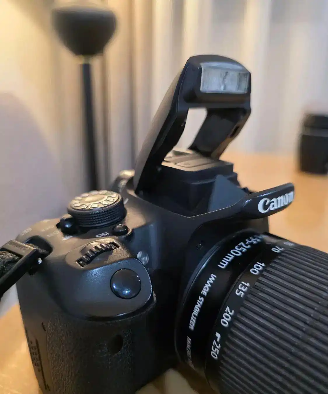 دوربین canon 700D بسیار تمیز و 2لنز 55-250 و 18-55 دست دو