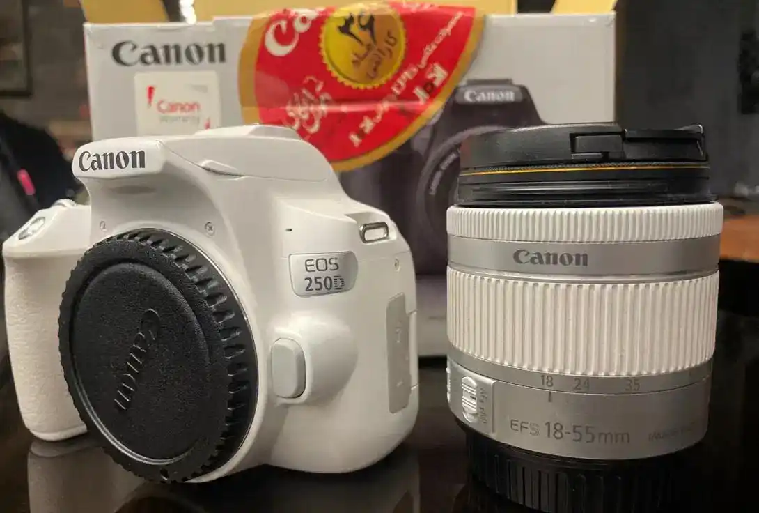 دوربین canon EOS 250D دست دو