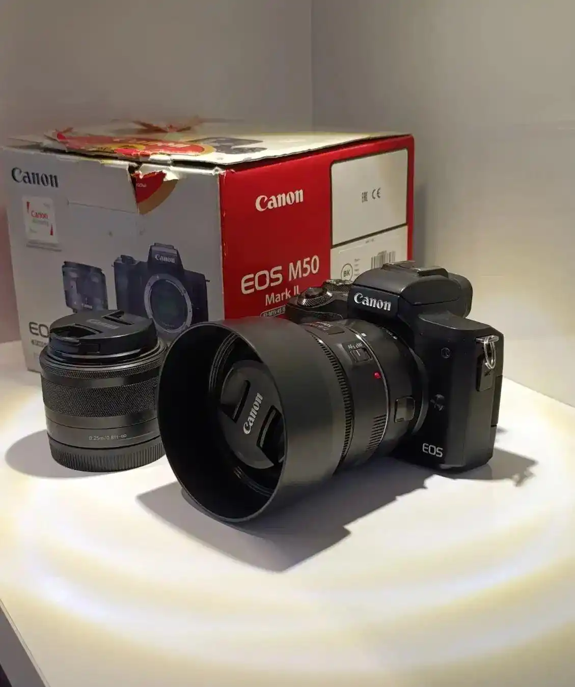دوربین کنون m50 Mark 2 و لنز 50 فیکس f1/8 دست دو
