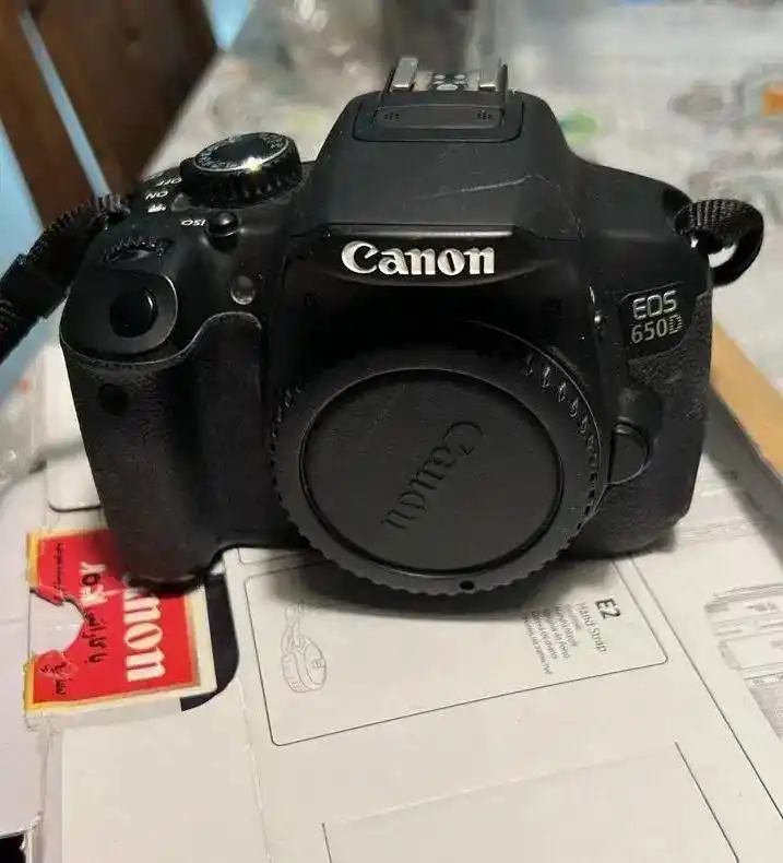 دوربین کنون 650D دست دو