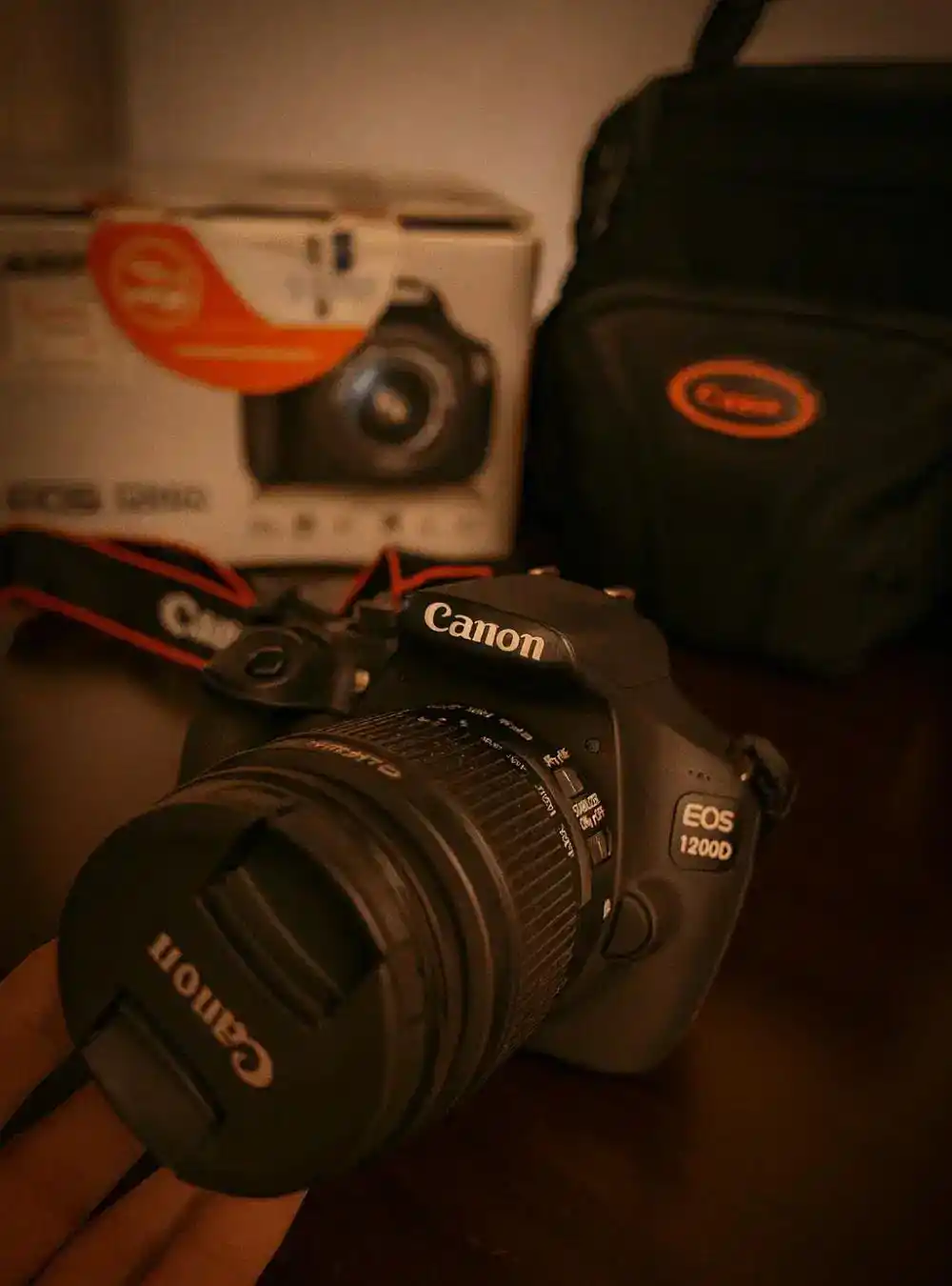 دوربین عکاسی canon 1200D دست دو