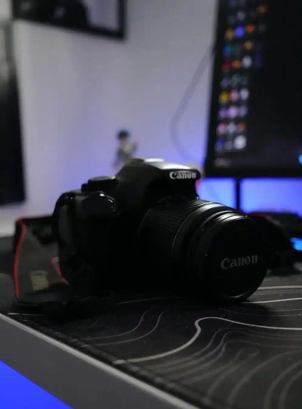 کنون 1100D دست دو