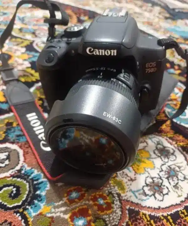 دوربین کنون 750D بسیار تمیز دست دو