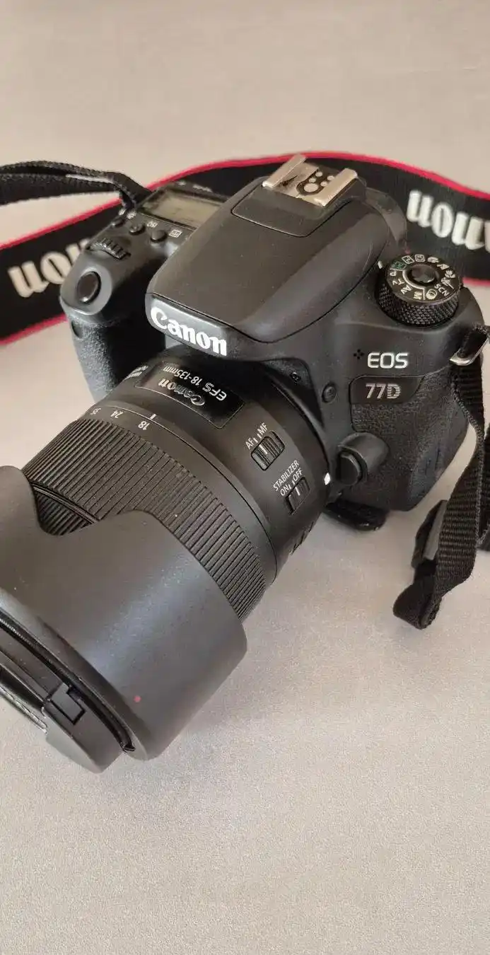 دوربین کانن 77D دست دو