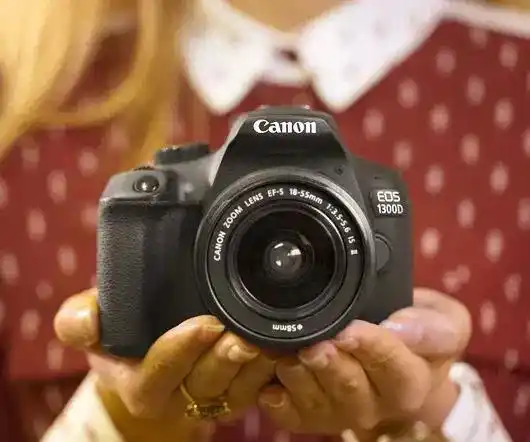 دوربین عکاسی 1300d دست دو