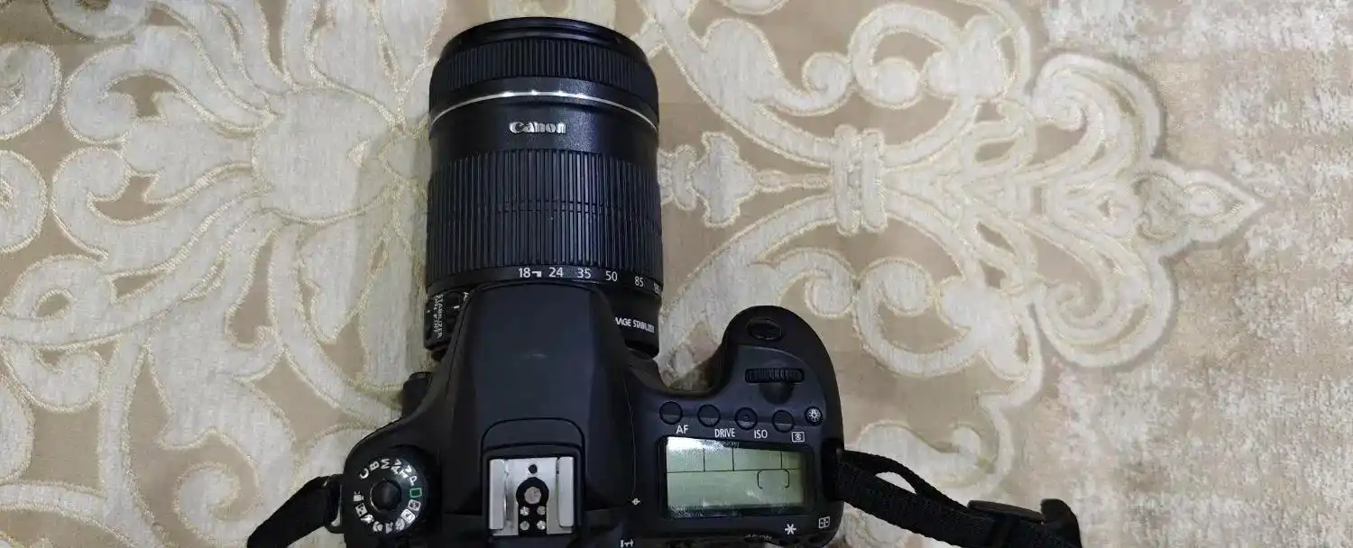 دوبین دیجیتال کانن 60D با لنز 18-135 دست دو