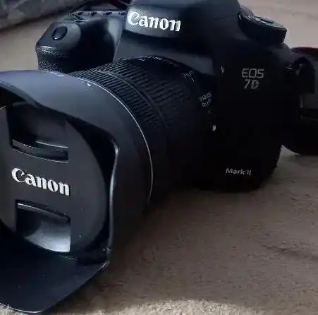 دوربین عکاسی      Canon 7d markll کنون ۷دی دست دو