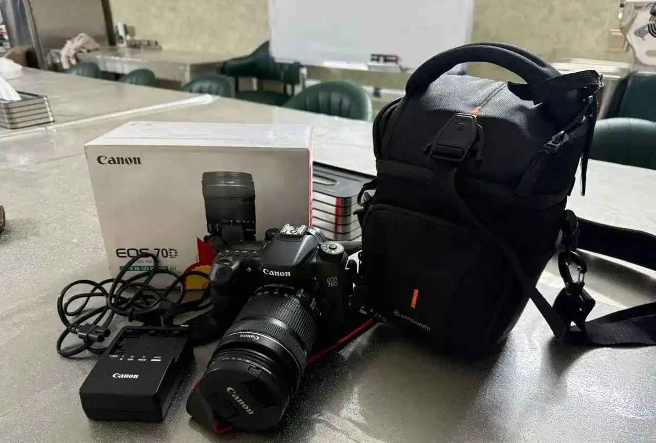 دوربین canon EOS70D دست دو