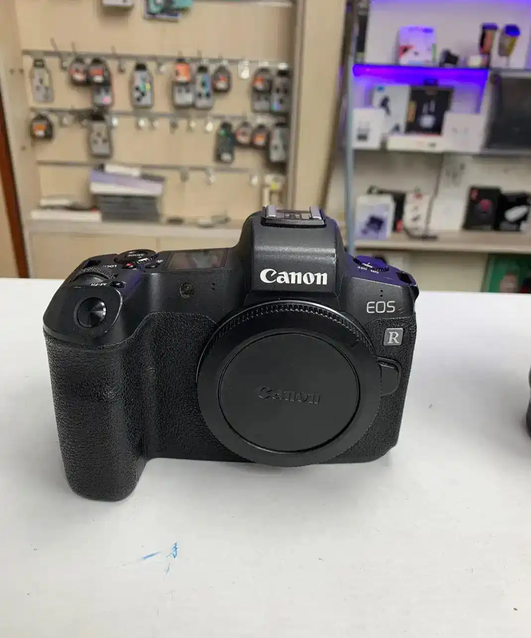 Canon Eos R دست دو