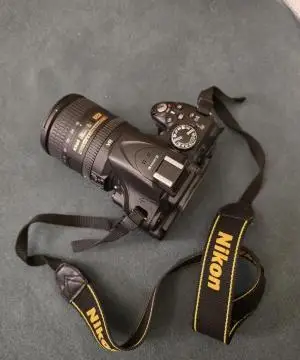 دوربین نیکون D5200 با لوازم جانبی دست دوم