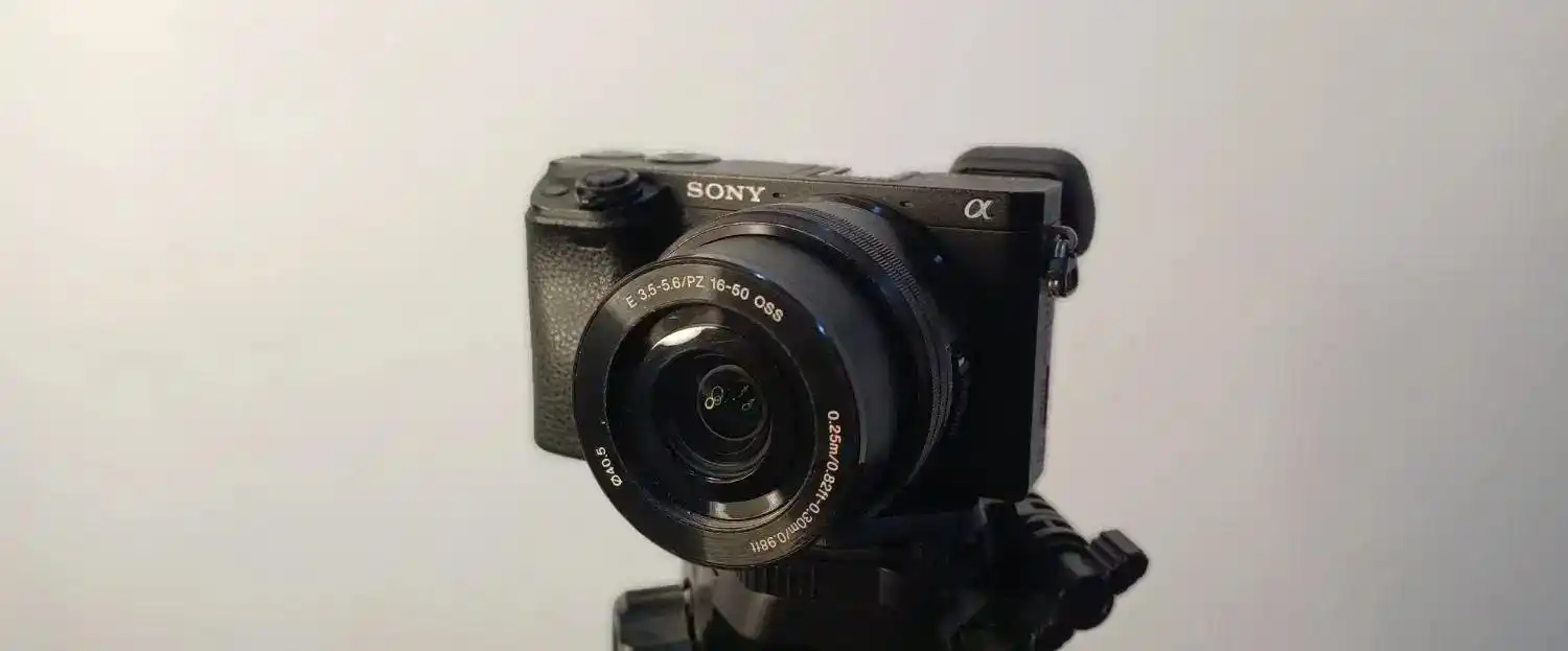 دوربین سونی A6300 دست دو